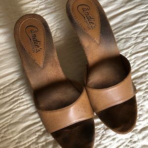 Candie’s Vintage size 8.5 tan sandals.